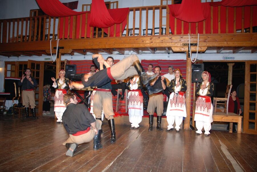 Crete: Traditional Dance Show and Buffet Dinner with Wine - Should you book the Karouzana folklore night?