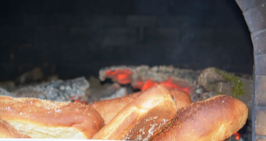Crete: Traditional Dance Show and Buffet Dinner with Wine - Who should book this evening?