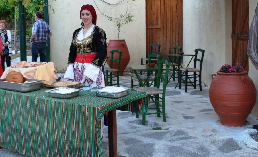 Crete: Traditional Dance Show and Buffet Dinner with Wine - Practical advice for a smoother night