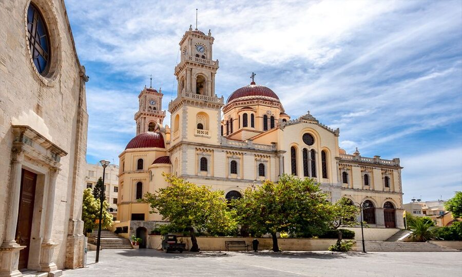 Day Trip To Heraklion City Center & Market & CretAquarium - Starting at Pateles market, where locals shop