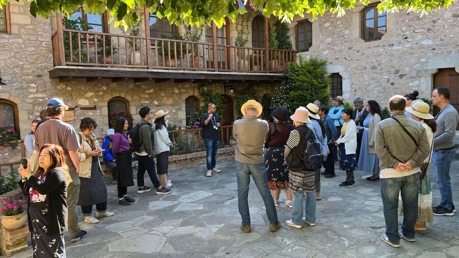 Delphi and Meteora: 2-Day Bus Tour from Athens - Thermopylae adds a short but meaningful stop