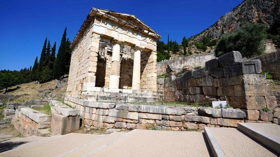 Delphi: Audiovisual self-guided tour with 3D models - Getting there and preparing your phone