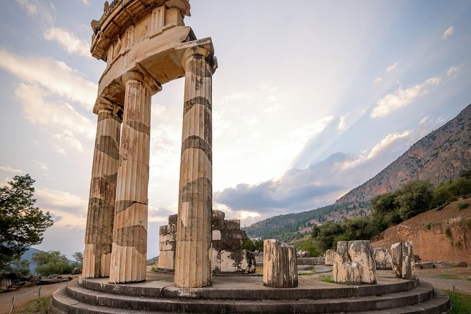Delphi Full Day Private Trip From Athens With Lunch Overlooking the Sea - A short stop in stone-built Arachova