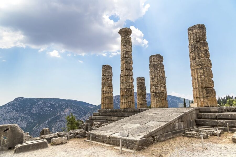 Delphi Guided Walking Tour and Admission Ticket - Guide quality and the value of a private group