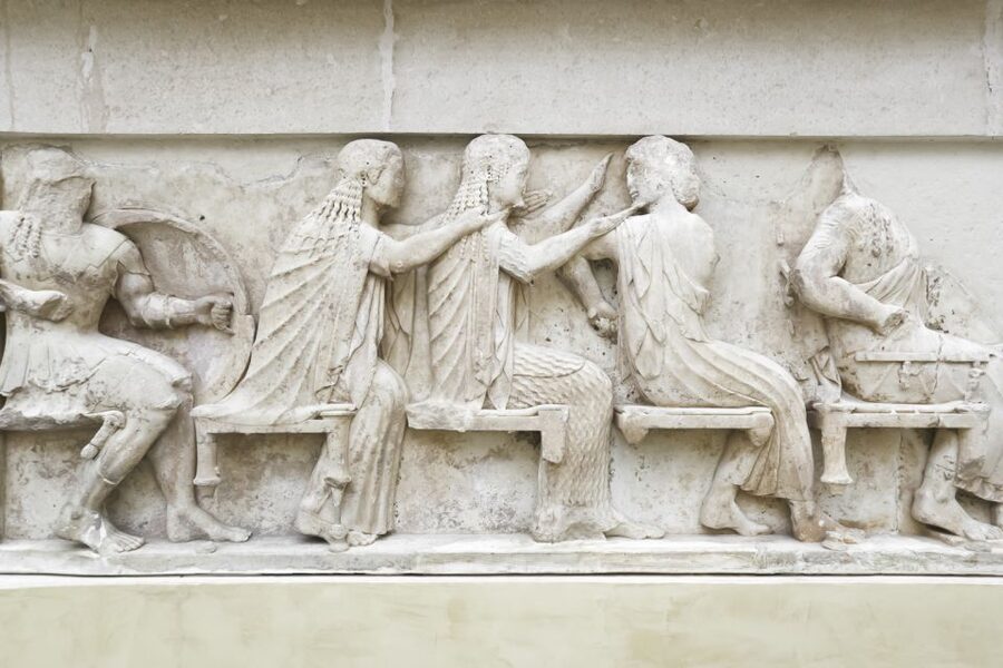 Delphi Guided Walking Tour and Admission Ticket - Heat, shoes, and the shape of the site