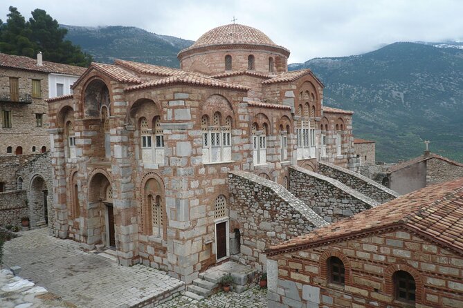 Delphi, Hosios Loukas Monastery full day private tour from Athens - Crossing Mount Parnassus toward Arachova