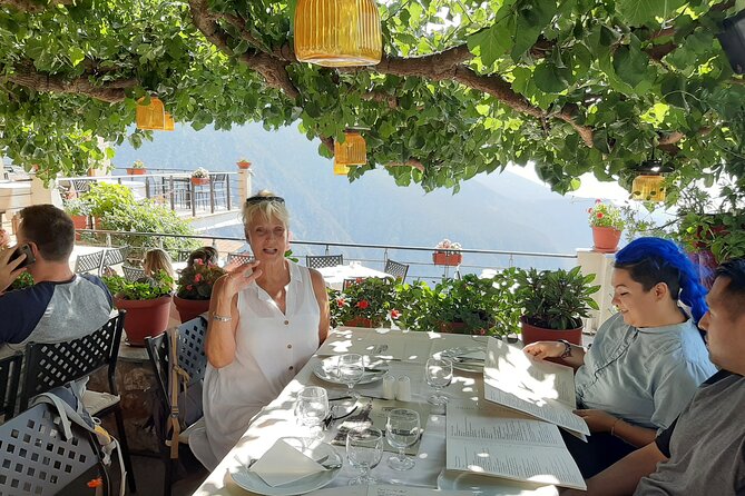 Delphi, Thermopylae, Corycian Cave 300 Spartans Tour - Guides add the most value during the drive