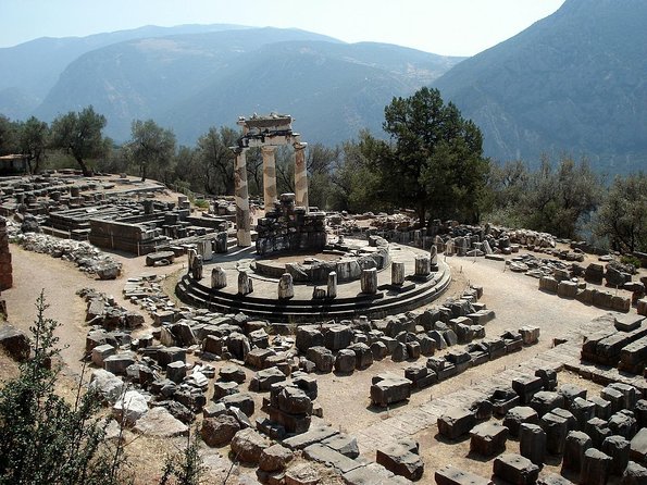 Delphi & Thermopylae Full Day Private Tour from Athens - Walking through Apollo’s sanctuary