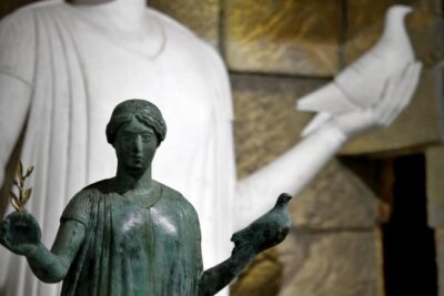 Discover your talent in sculpture, in a country where golden section was born.