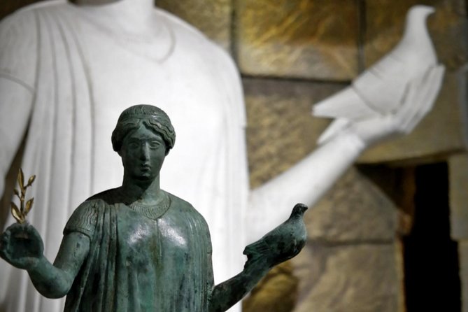 Discover your talent in sculpture, in a country where golden section was born. - Seeing the Assassin’s Creed armor and weapons