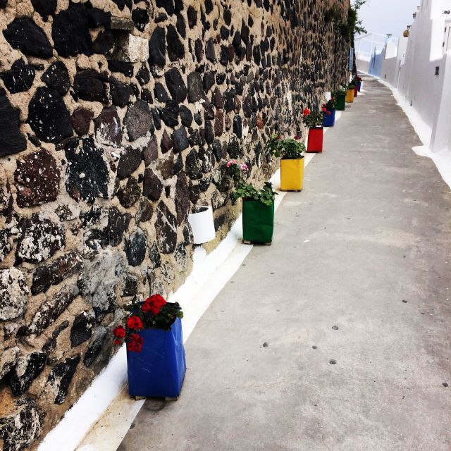 Fira: Guided Foodie Walking Tour with Tastings - The midday tavern meal with a caldera view