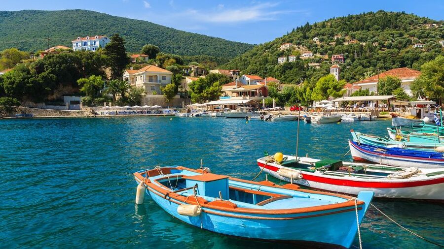 From Agia Effimia: Ithaca Cruise, Gidaki Beach, & Kioni Tour - Sailing between the beaches and villages