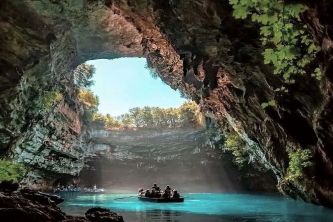 From Argostoli: Melissani Lake and Myrtos Beach - Melissani Lake: spectacular color, short boat ride