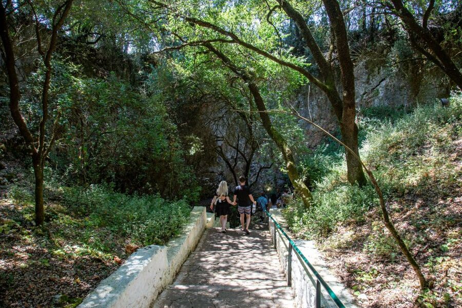 From Argostoli: Melissani Lake & Drogarati Caves Tour - Who will enjoy this tour most
