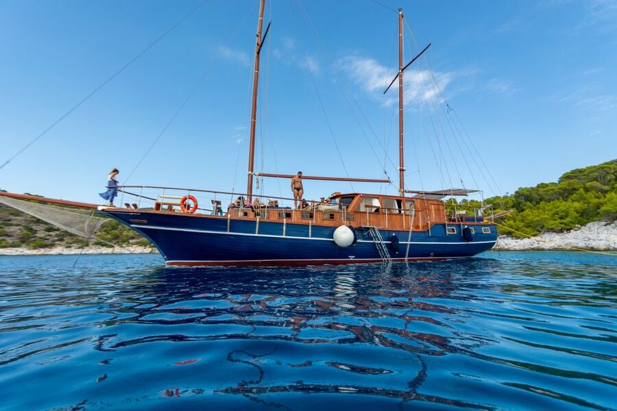 From Athens: Aegina, Agistri and Metopi Day Cruise w/ Lunch - Who will enjoy this day most