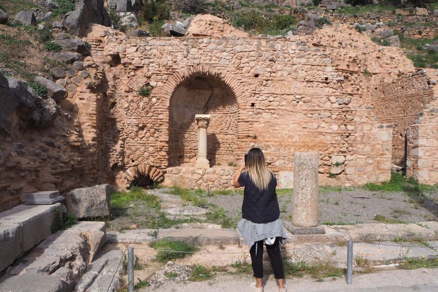 From Athens: Day Tour to Delphi - Lunch in modern Delphi