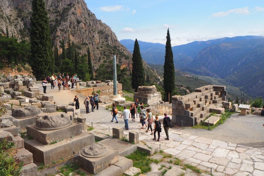 From Athens: Day Tour to Delphi - What the guide adds to the day