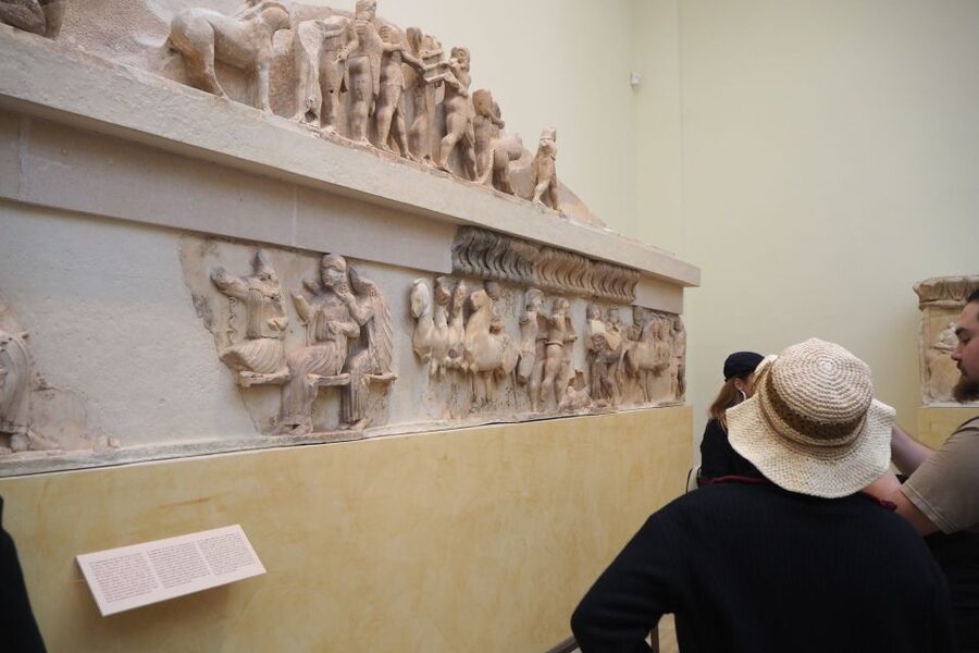From Athens: Day Tour to Delphi - The bus ride through Thebes and Boeotia