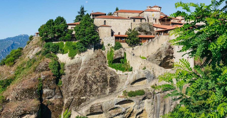 From Athens: Delphi and Meteora 2-Day Guided Tour - Meteora: monasteries above the valley