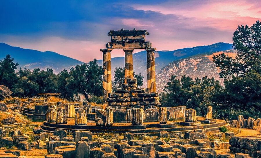 From Athens: Delphi and Meteora 2-Day Tour with Hotel - Thermopylae and the Leonidas stop