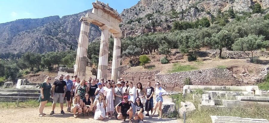 From Athens: Delphi Day Trip & Arachova Village Stop - Getting out of Athens before the traffic builds