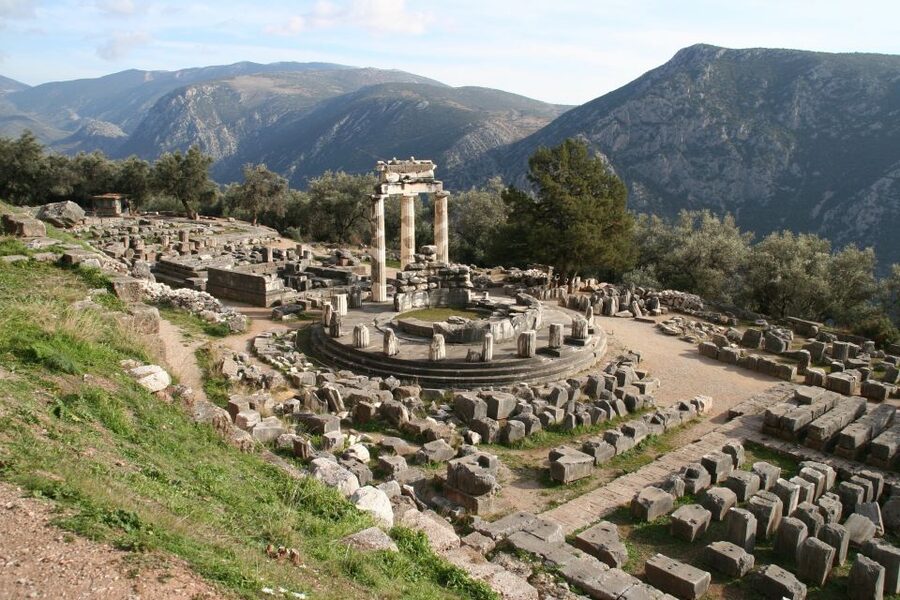 From Athens: Delphi Full Day V.R. Audio Guided Tour - Who should book this Delphi day trip