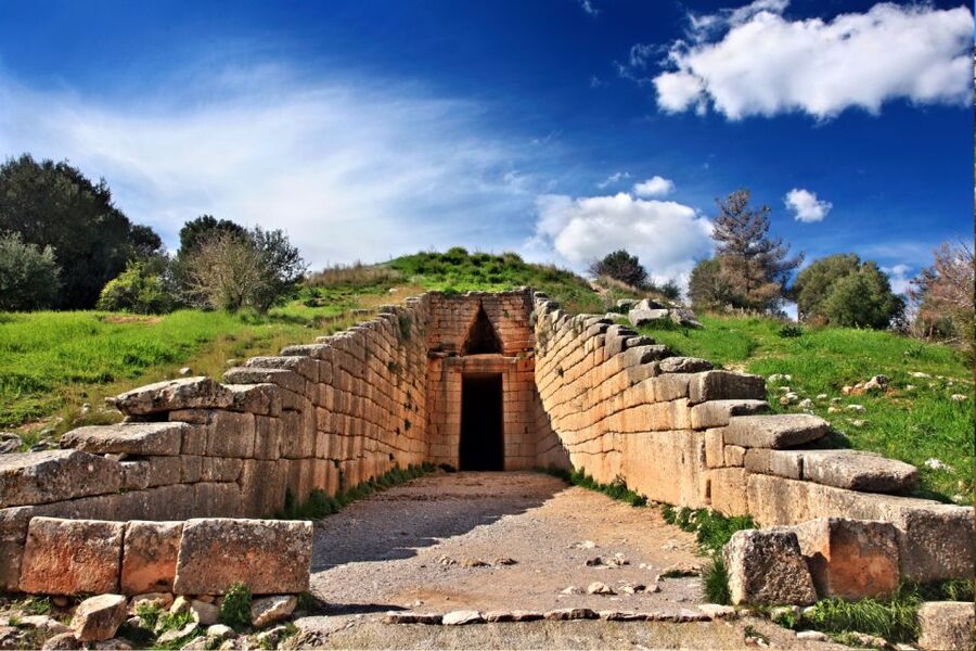 From Athens: Explore Ancient Greece 4-Day Tour - Day three: Delphi to Kalambaka