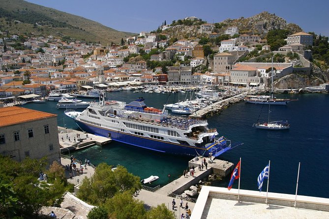 From Athens: Hydra, Poros, and Aegina Day Cruise with Lunch - Entertainment makes the return sail easier
