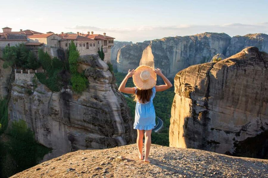 From Athens: Meteora Monasteries and Hermit Caves Tour - The big question: can Meteora work in one day from Athens?