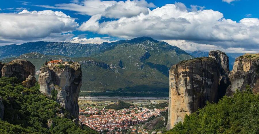 From Athens: Meteora Train Trip with Overnight Stay - Arriving in Kalambaka and meeting your guide