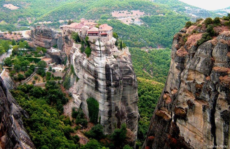 From Athens: Meteora Train Trip with Overnight Stay - The final hour beneath the rocks