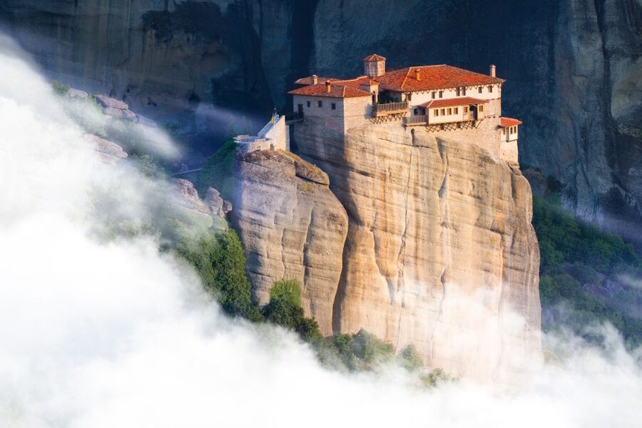 From Athens or Piraeus: Meteora Full-Day Private Trip - Meteora’s monasteries on top of stone pillars