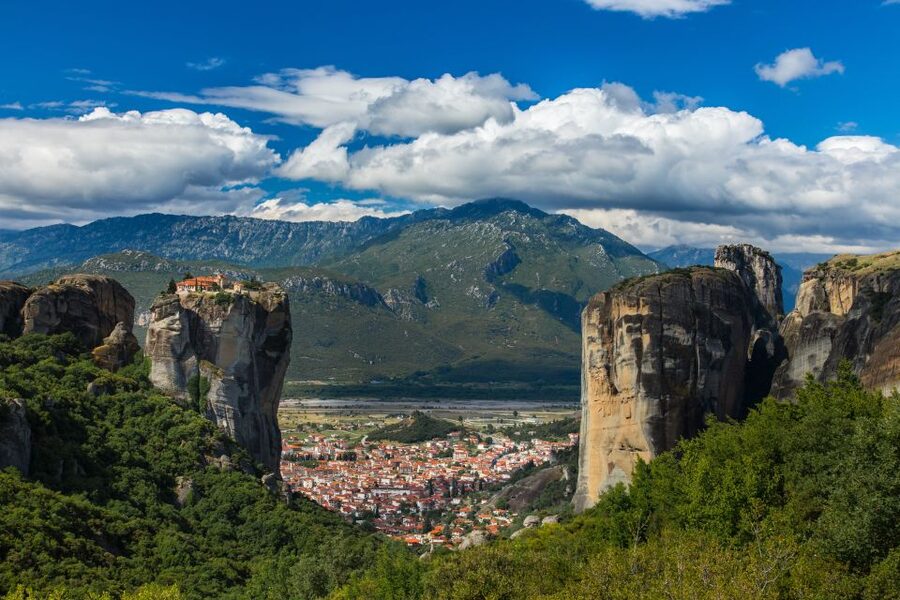 From Athens or Piraeus: Meteora Full-Day Private Trip - Seeing all six monasteries without treating them as six identical stops