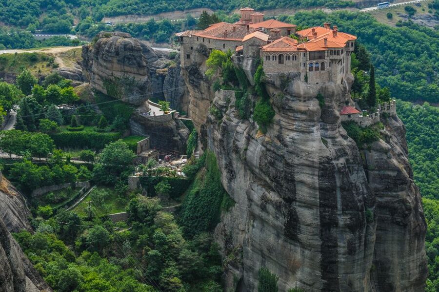 From Athens or Piraeus: Meteora Full-Day Private Trip - Leaving Athens or Piraeus before the crowds and heat