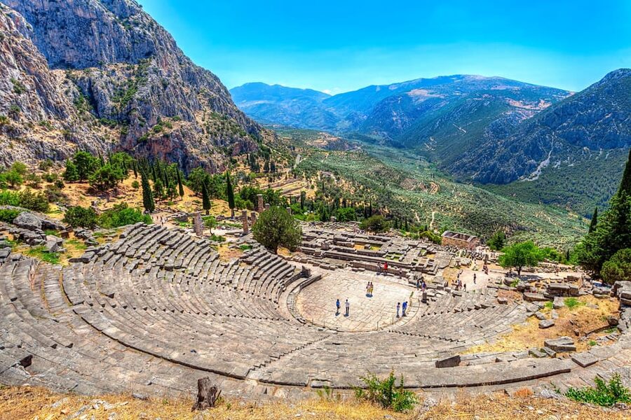 From Athens: Private Delphi and Thermopylae Guided Day Trip - The road to Delphi with a personal storyteller