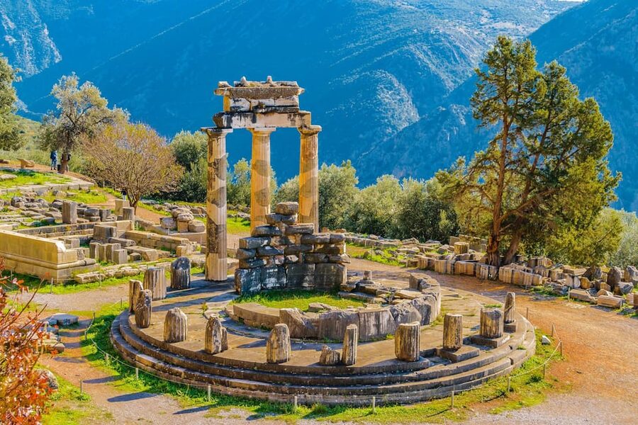 From Athens: Private Delphi and Thermopylae Guided Day Trip - Thermopylae and the Gates of Fire