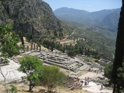 Small-Group Delphi, Museum & Arachova Day Trip