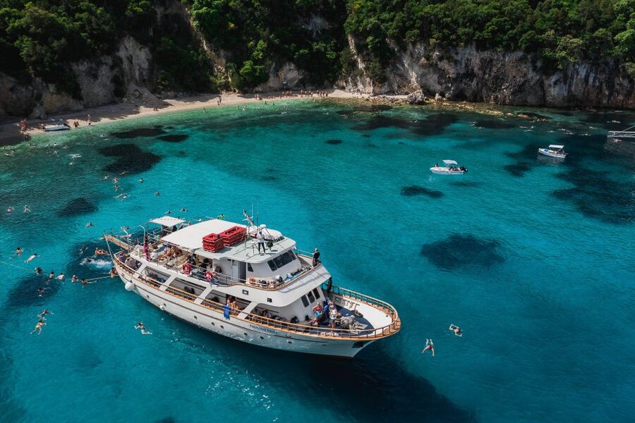 From Benitses/Lefkimmi: Blue Lagoon & Papanikolis Cruise - The boat experience and the crowding question
