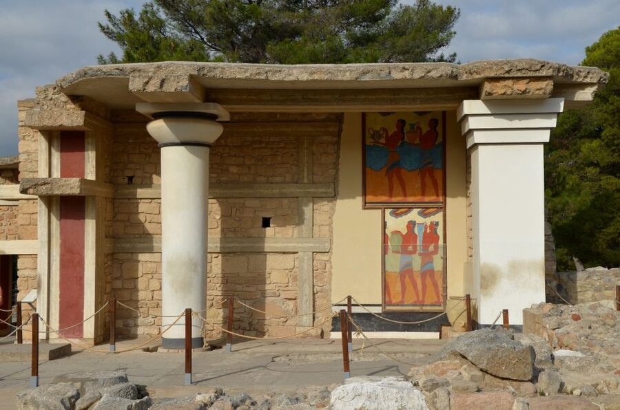 From Chania: Knossos Palace and Heraklion Full-Day Tour - Knossos Palace and the Minoan story
