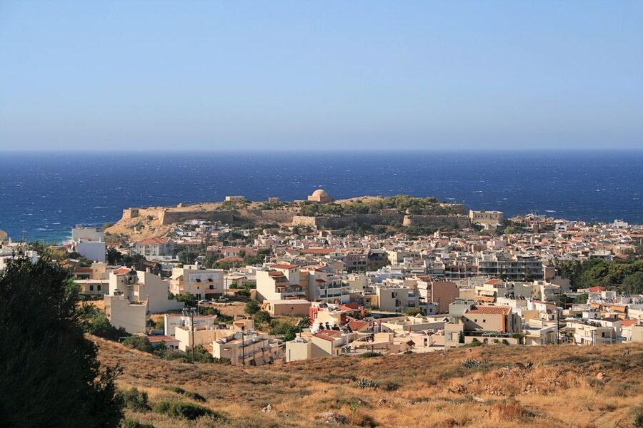 From Chania: Knossos Palace and Heraklion Full-Day Tour - Heraklion Archaeological Museum or city time
