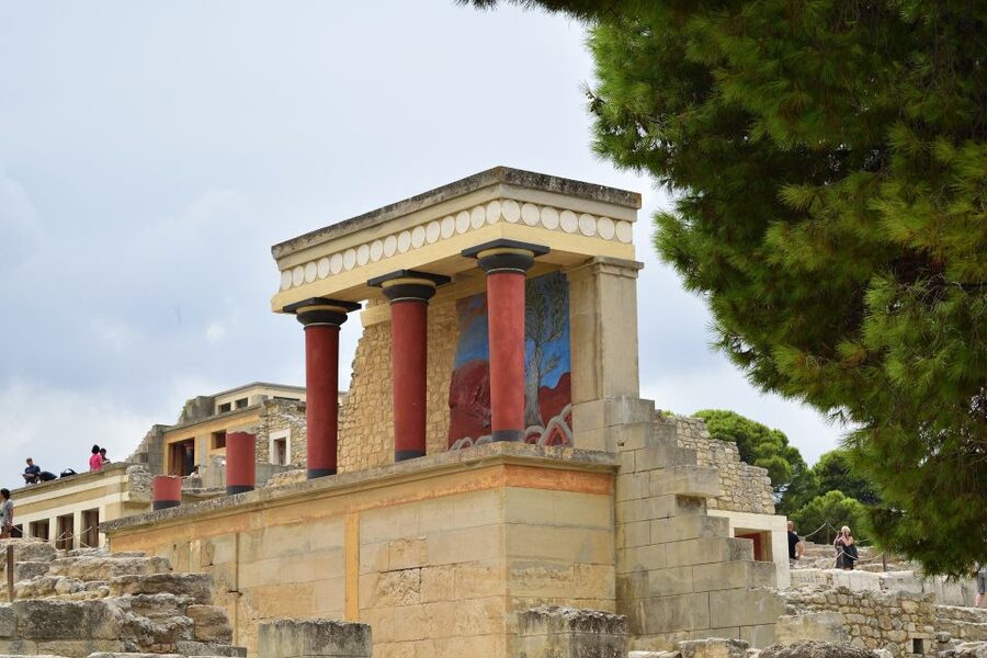 From Chania: Knossos Palace and Heraklion Full-Day Tour - The first ride and the short Rethymno break
