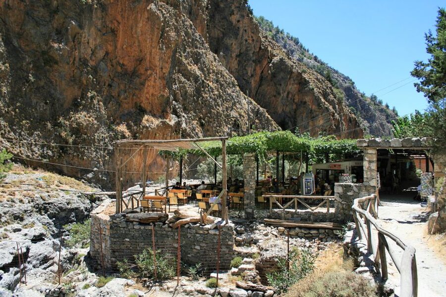 From Chania/Rethymno: Samariá Gorge Guided Hike with Pickup - Who should take this hike