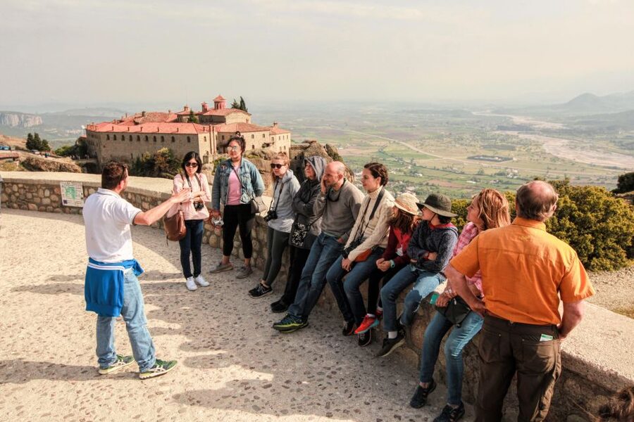 From Kalabaka/Kastraki: Meteora Monasteries Morning Tour - The minibus makes the logistics much easier