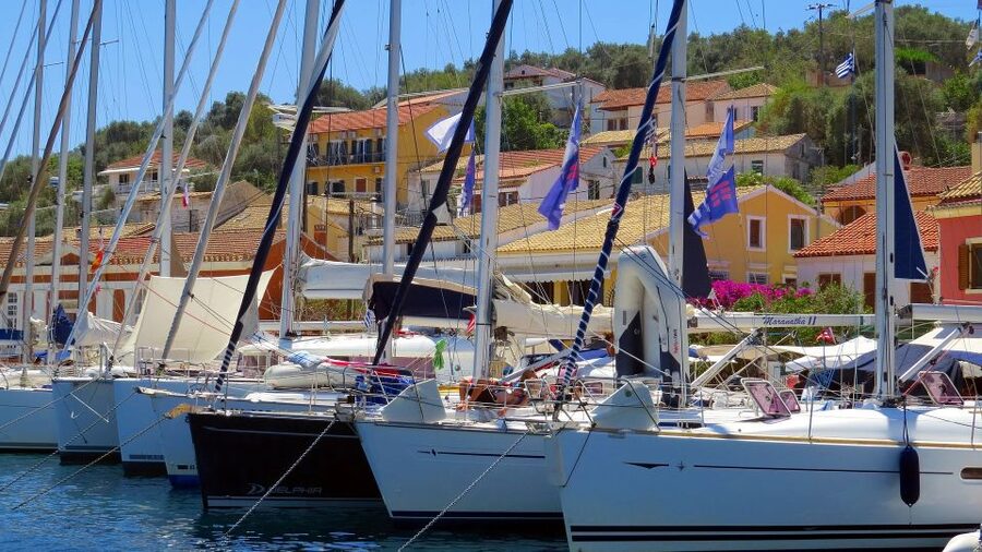 From Lefkimmi: Paxos, Antipaxos & Blue Caves Boat Tour - Seeing the Blue Caves from the boat