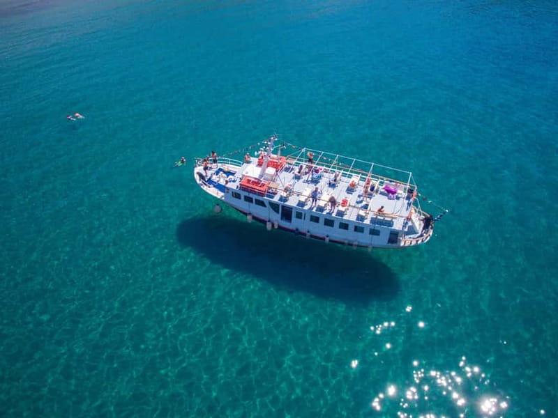 From Naxos: Koufonisia Boat Cruise and Rina's Cave w/ Lunch - Kato Koufonisi turns lunch into a proper stop