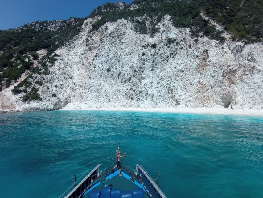 From Nydri: Boat to Kefalonia and Ithaki with Swim Stops - A nine-hour island circuit from Nidri