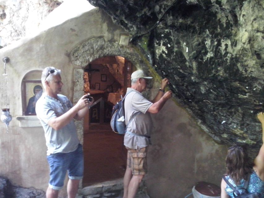 From Rethymno: Arkadi, Melidoni, and Margarites Tour - Lunch, live music, and the most sociable hour