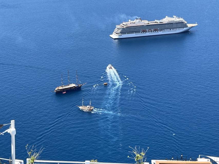 From Rethymno: Full-Day Trip to Santorini by Boat - Arriving at Athinios Port and finding your bus