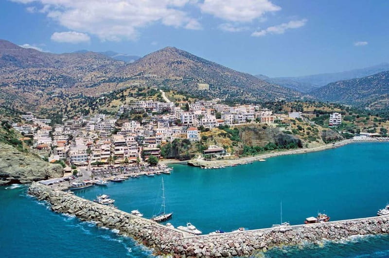 From Rethymno: Spili, Agia Galini, and Matala Tour - Matala beach and the carved caves