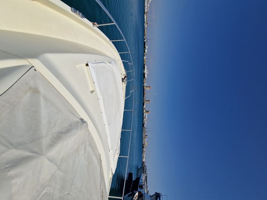 From Rhodes: Yacht Cruise to Lindos with Lunch and Drinks - Lunch with Greek flavors and unlimited drinks